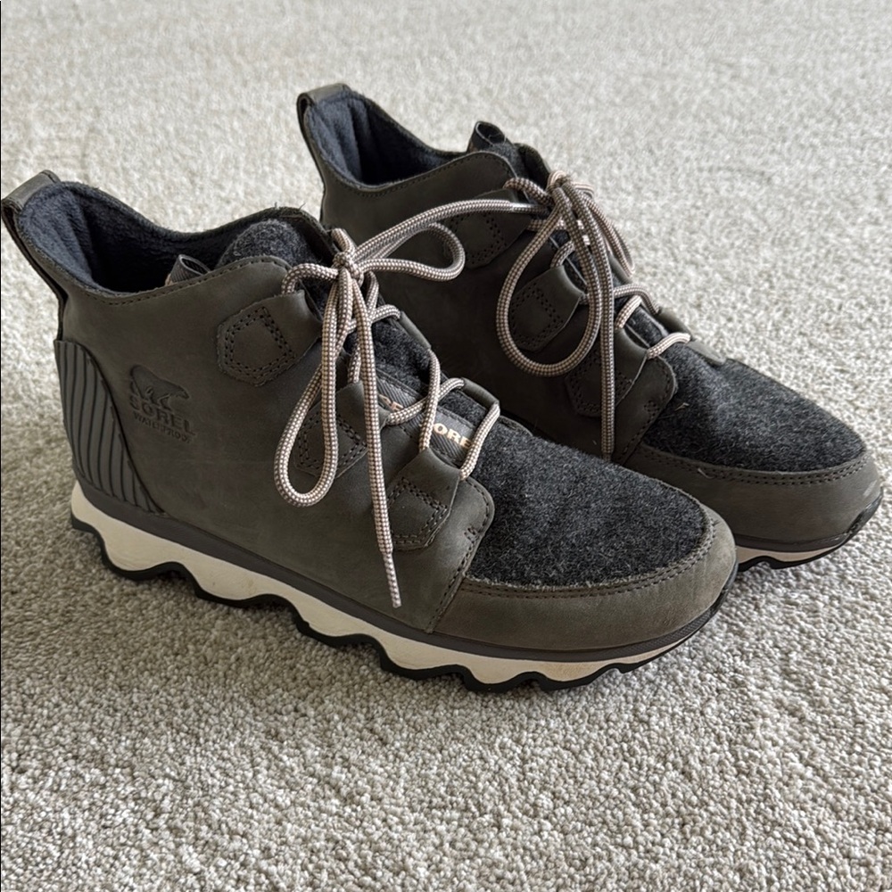 Sorel Gray Winter Boots with Ankle Support and Traction